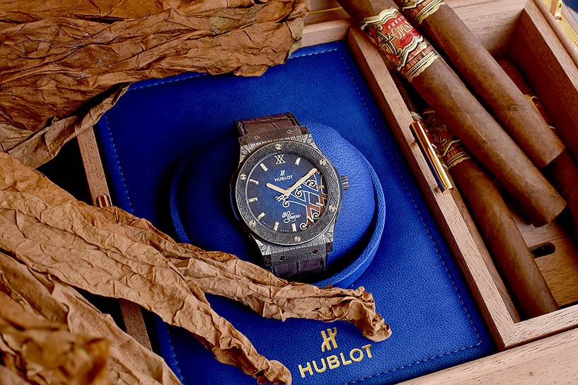 Classic Fusion Fuente 20th Anniversary, керамика, 45 мм, мануфактурный механизм HUB 1112 с автоподзаводом, Hublot в упаковочной коробке, которая также служит хьюмидором для сигар 
