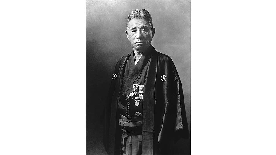 Кокити Микимото — человек, изобретший культивированный жемчуг, 1927 год 
