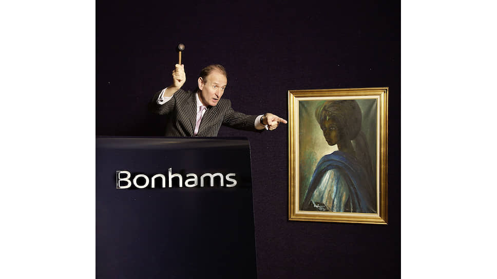 Джайлз Пеппьятт и картина «Туту» Бена Энвонву (продана на Bonhams за &pound1,2 млн)