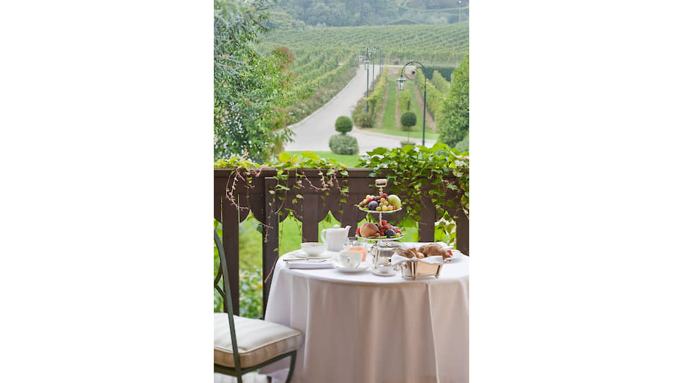 Завтрак в ресторане  LeoneFelice Vista Lago в отеле L'Albereta Relais & Chateaux