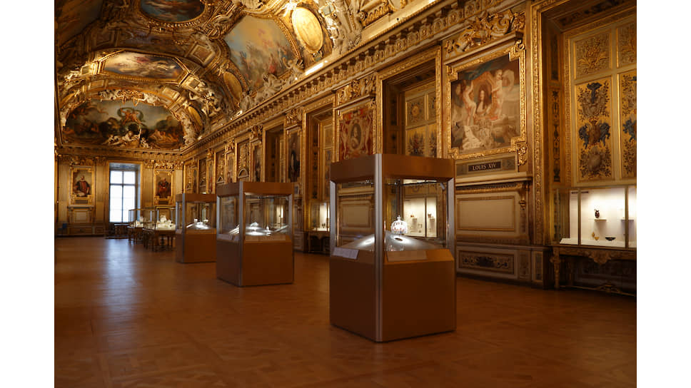 Постоянная экспозиция галереи Аполлона Музея Лувр