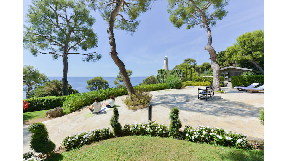 На территории отеля Grand Hotel du Cap-Ferrat