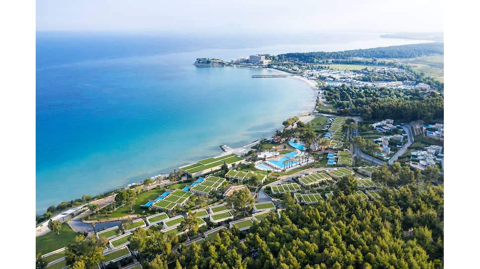 Вид на отель Sani Resort