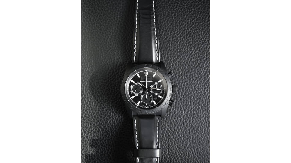 Tudor Fastrider Black Shield был выпущен в 2013 году в корпусе из черной керамики