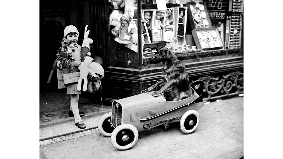 «Рождество в Вест-Энде», актер Генри Сандони со своим псом на рекламном плакате, 1930-е годы