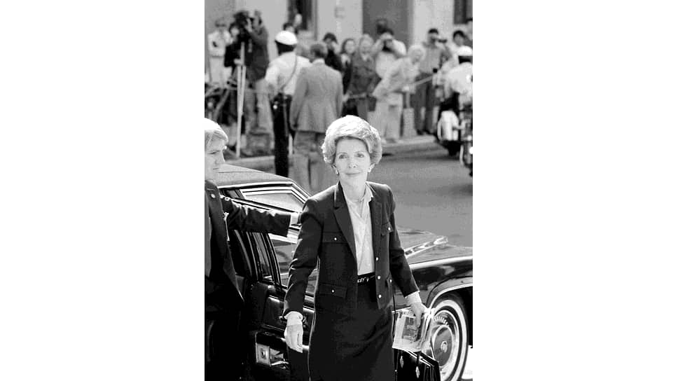 Первая леди США Нэнси Рейган в колье Monete, 1981 год