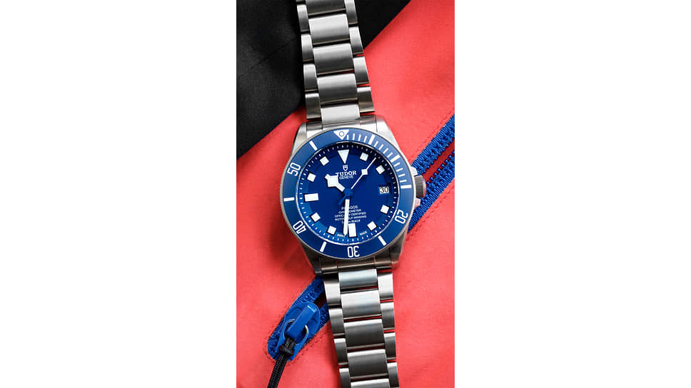 Tudor Pelagos. Корпус c гелиевым клапаном и браслет из титана. Керамическое вращающееся кольцо циферблата. Водонепроницаемость до 500 метров, мануфактурный механизм MT5612 с 70-часовым запасом хода

