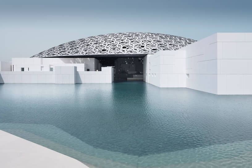 Здание Louvre Abu Dhabi