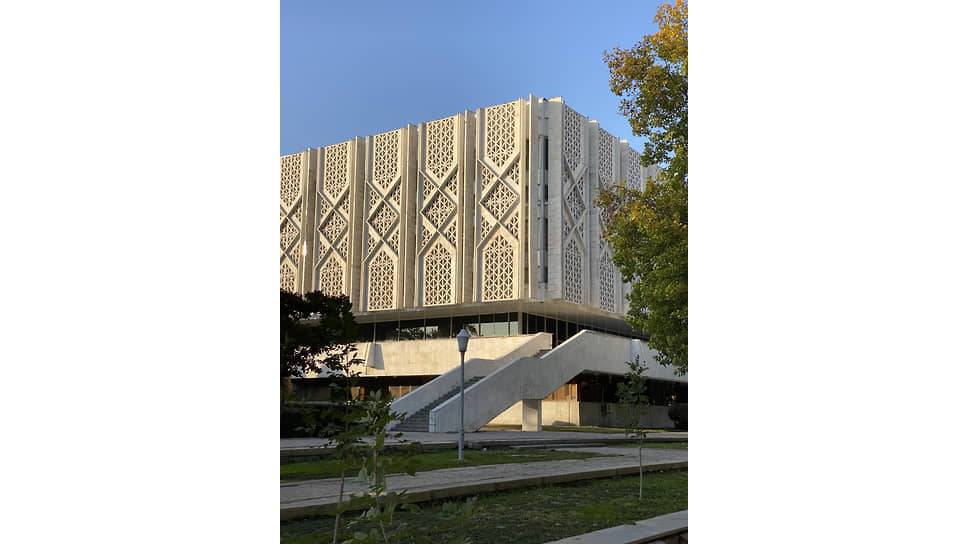 Модернистское здание Музея истории Узбекистана в Ташкенте