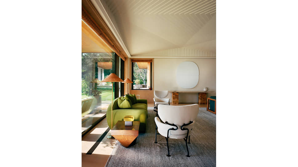 Частный дом в Коннектикуте, интерьеры по проекту Жака Гранжа. Мебель в гостиной по эскизам Франко Альбини и Карло Скарпы