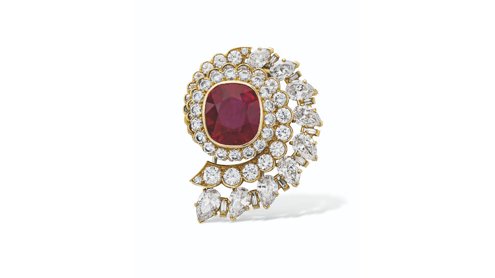 Брошь Van Cleef &amp; Arpels, золото, бриллианты, бирманский рубин, продана на аукционе Christie’s Magnificent Jewels 9 ноября 2021 года в Женеве за 4,17 млн франков 