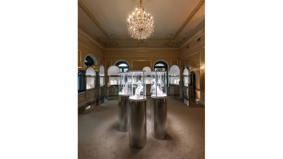 Выставка современного высокого ювелирного искусства Cartier в особняке И. К. Мясникова, Санкт-Петербург
