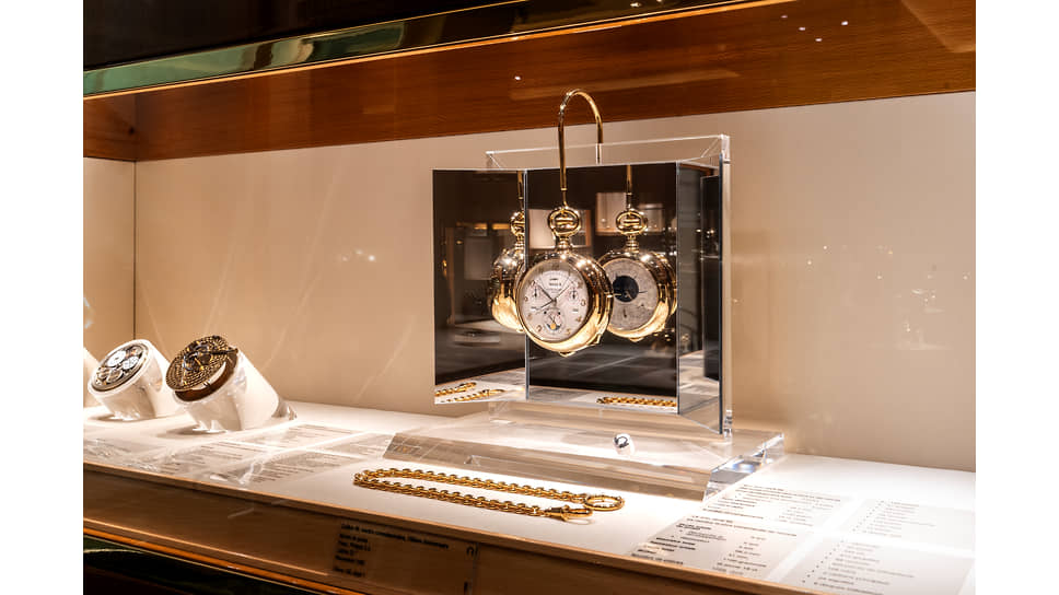 Высшему достижению часового искусства XX века — карманным Calibre 89 — отдана отдельная витрина на втором этаже музея