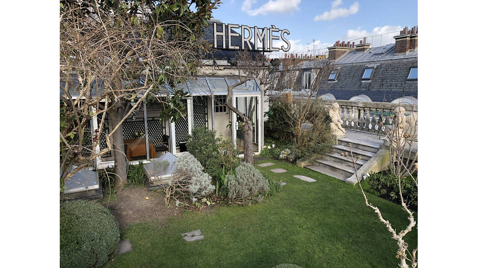 Сад Hermes над крышами Фобур Сент-Оноре