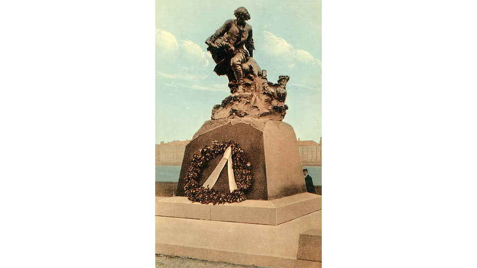 Памятник «Петр I спасает утопающих в Лахте в 1724 году», открытие которого состоялось в июне 1909 года. В 1918 году монумент был переплавлен