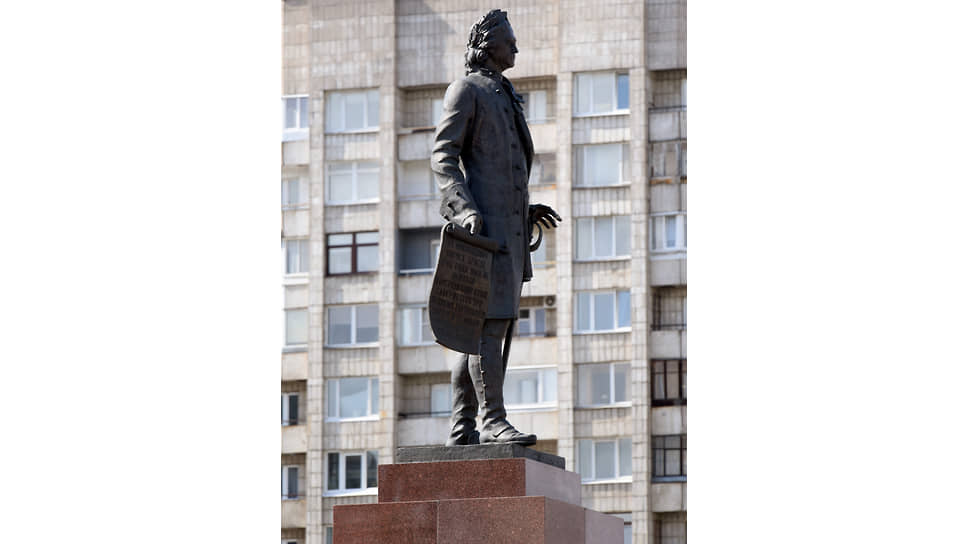 Памятник Петру I на Прибалтийской площади. Работа скульптора Зураба Церетели