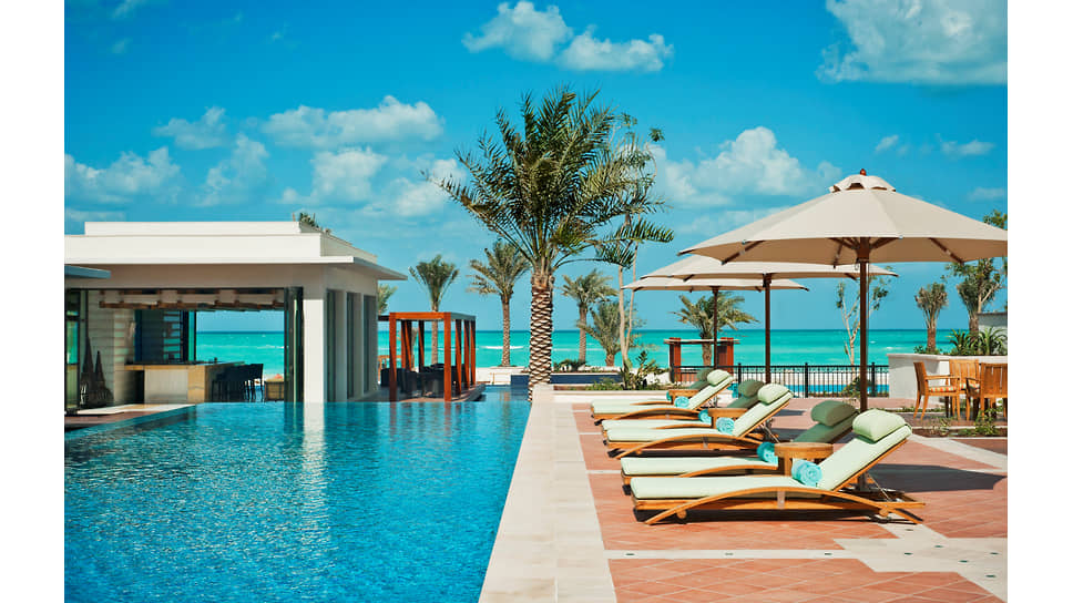 На территории отеля The St. Regis Saadiyat Island Resort