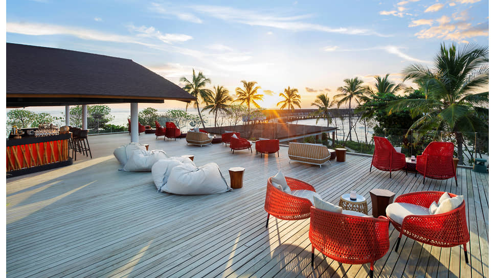 В ресторане курорта The Westin Maldives Miriandhoo