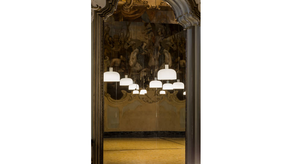 Инсталляция Flos в миланском Palazzo Visconti