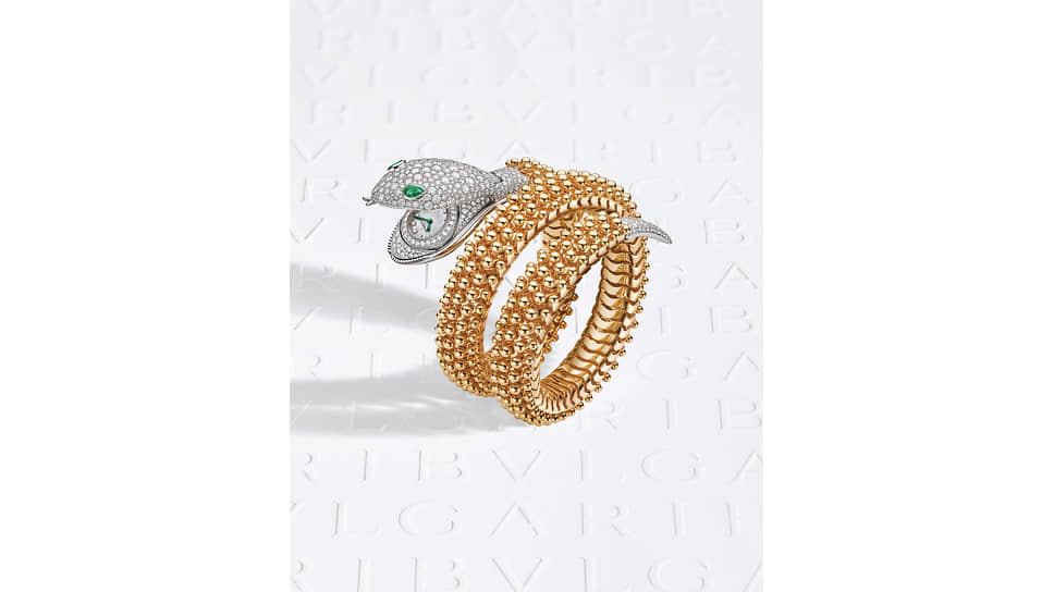 Bulgari Serpenti Pallini, белое и желтое золото, бриллианты круглой огранки (7,53 карата), 2 изумруда грушевидной формы (0,48 карата)