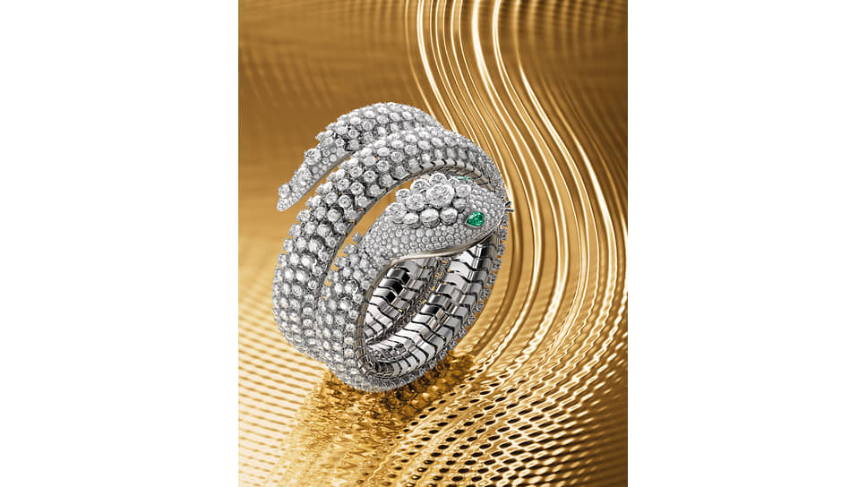 Bulgari Serpenti Pallini, белое золото, бриллианты круглой огранки (66,31 карата), 2 изумруда грушевидной формы (0,47 карата)