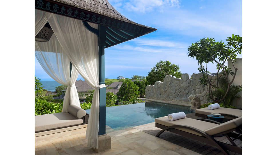 На территории отеля Jumeirah Bali