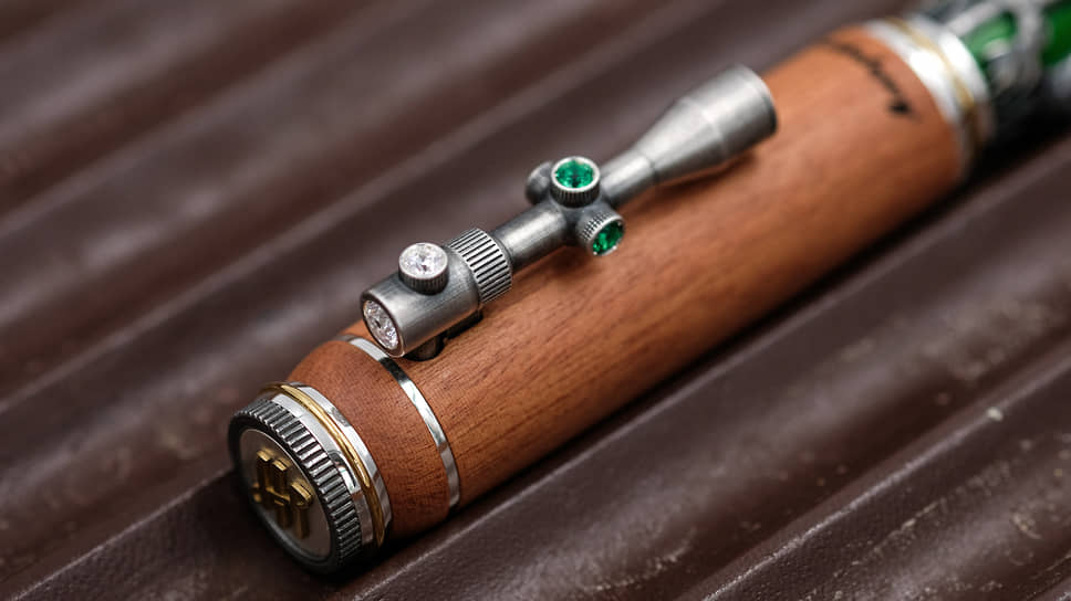 Montegrappa Wildlife. Ручка с серебром, позолотой, палисандром, зеленой смолой, зеленым и белым цирконием