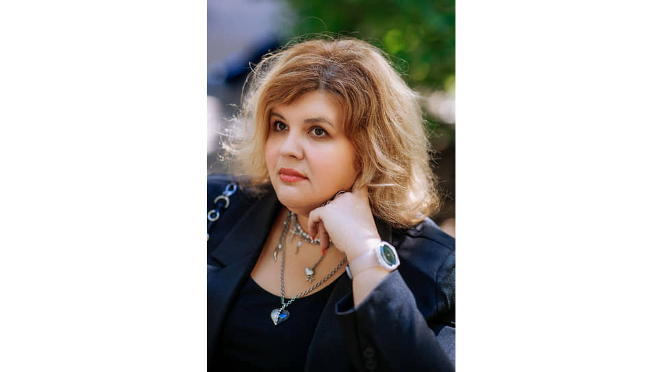 Карина Цакоева, «Мать флаконов»