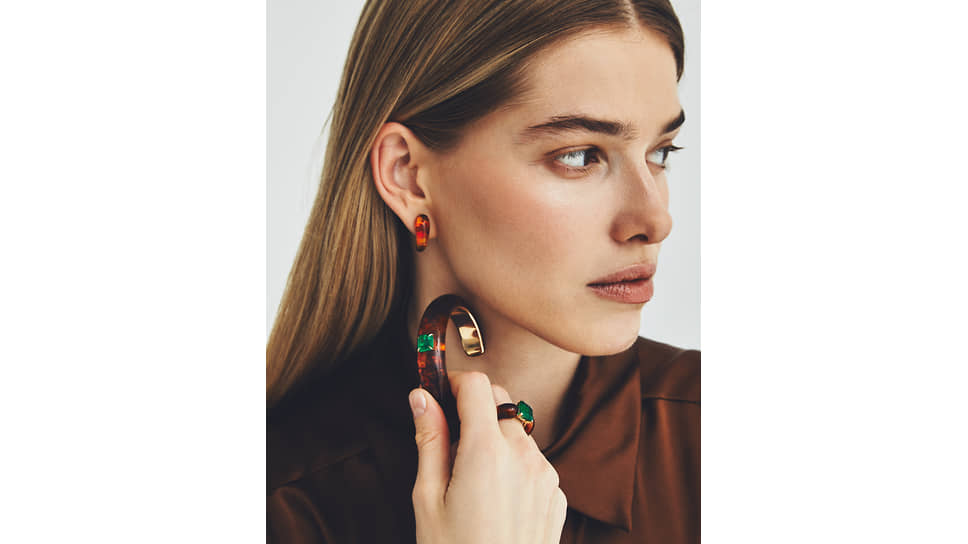 Серьги, кольцо и браслет коллекции «Янтарная комната» из желтого золота с янтарем и изумрудами