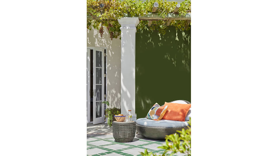 Стена — зеленый Hopper 297, оттенки белого Loft White 222 и White Lead 74