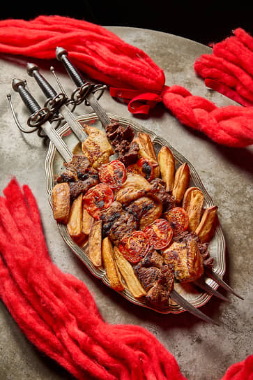 Шашлык на сабле в ресторане «Чудо-Юдо»