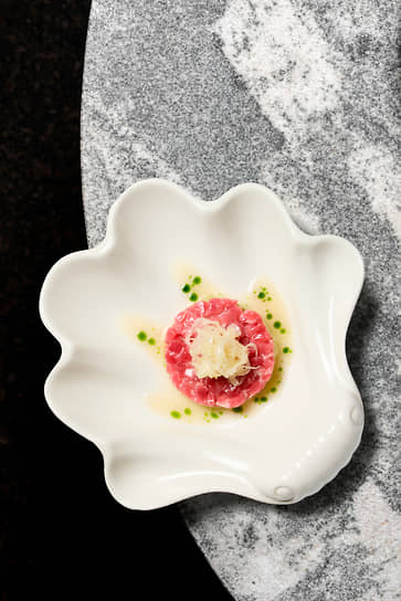 Тартар из тунца с яблоком и имбирем  в ресторане «Чудо-Юдо»