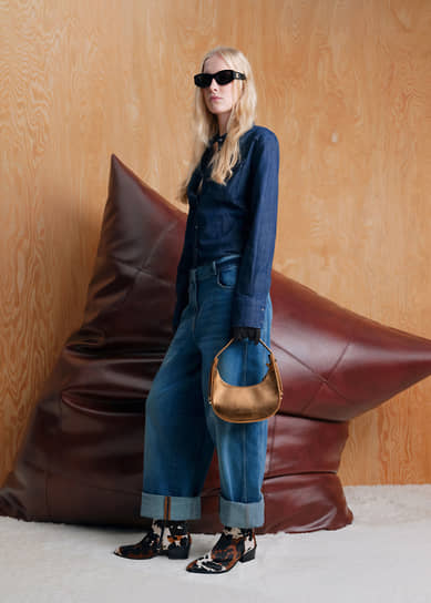 Рубашка Dondup, джинсы Seventy, очки Celine, перчатки Merola Gloves, казаки и сумка — Principe di Bologna