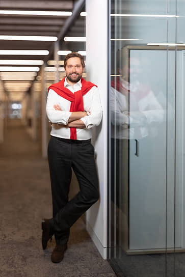 Доцент факультета права департамента международного права НИУ ВШЭ. Многократно признан лучшим преподавателем вуза. Читает авторские курсы и лекции по международному публичному праву, международной торговле, трансграничному урегулированию споров и региональной экономической интеграции
