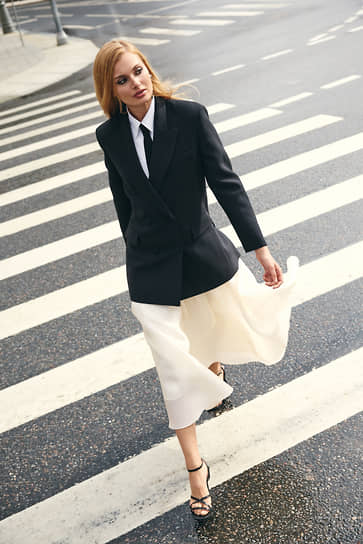 Шерстяной жакет,
шелковая юбка,
рубашка из хлопка,
Ell asay, Bosco di Ciliegi