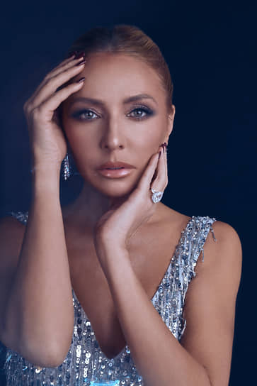 Татьяна Навка. Серьги и кольцо из золота c бриллиантами Mercury, коллекция Classic