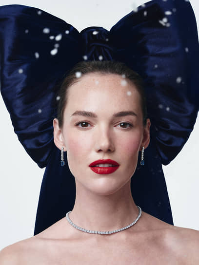 Серьги из белого золота с сапфирами и бриллиантами, колье из белого золота с бриллиантами