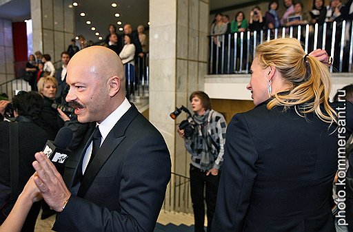 Режиссер Федор Бондарчук с супругой