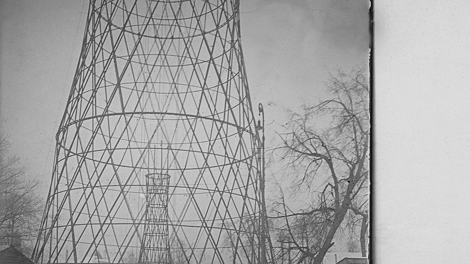 Строительство башни для Радиостанции имени Коминтерна на улице Шаболовке в Москве. Подъем шестой секции, декабрь 1921 года