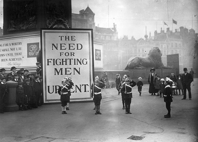 Пункт записи добровольцев, Трафальгарская площадь, Лондон, ноябрь 1914 года