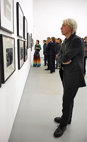 Архитектор Юрий Аввакумов на открытии &quot;Фотобиеннале-2014&quot; в МАММ 
