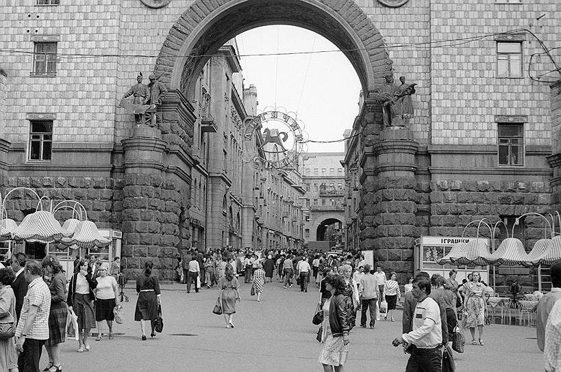 Жители Киева на Крещатике, май 1986 года