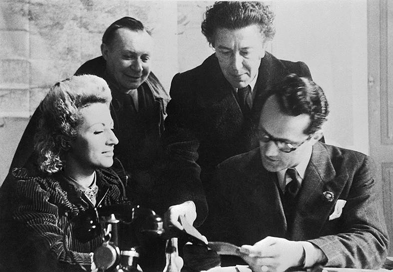 Жаклин Бретон, Жак Липшиц (второй слева), Андре Бретон (второй справа) и Вариан Фрай, 1940–1941 годы