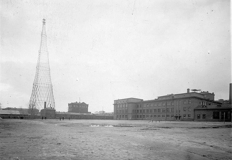 Шуховская башня и школа на Дровяной площади. 1940 год