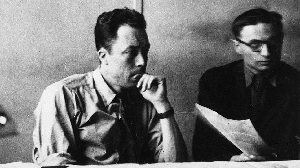 Альбер Камю (слева) и Жан-Поль Сартр в редакции газеты «Combat», около 1947