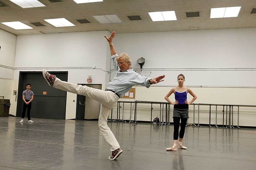 Питер Мартинс на репетиции с танцовщиками New York City Ballet, 2010