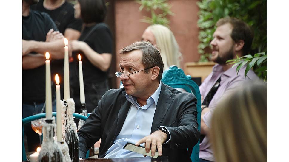 Бизнесмен Валентин Юмашев на вечеринке «Другая среда» в баре «Не для всех»

