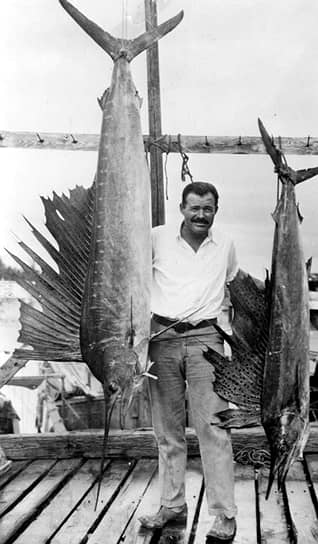 С мертвым марлином после рыбалки на Кубе, 1934