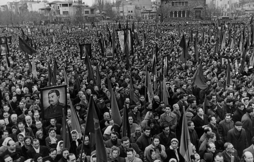 #порядок: Траурный митинг, посвященный прощанию с Иосифом Сталиным, 9 марта 1953. В результате давки погибло, по разным данным, от 100 до 2000 человек