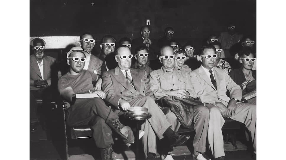 Зрители на 3D-фильме «Дьявол Бвана», 1952
